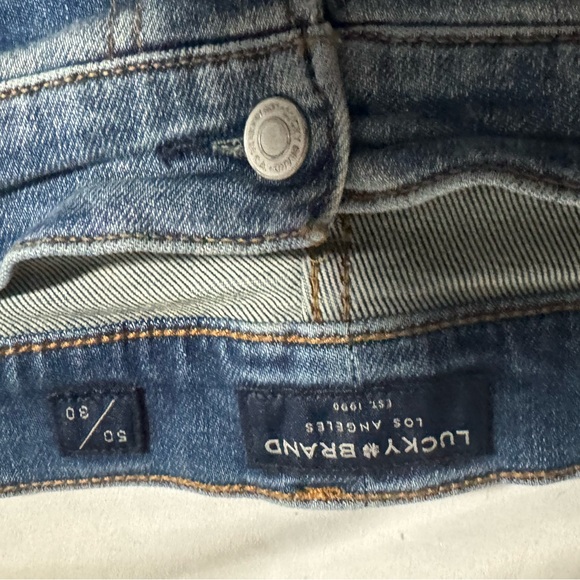 50/30 Lucky Brand Jeans worn 1 time. - Picture 3 of 6